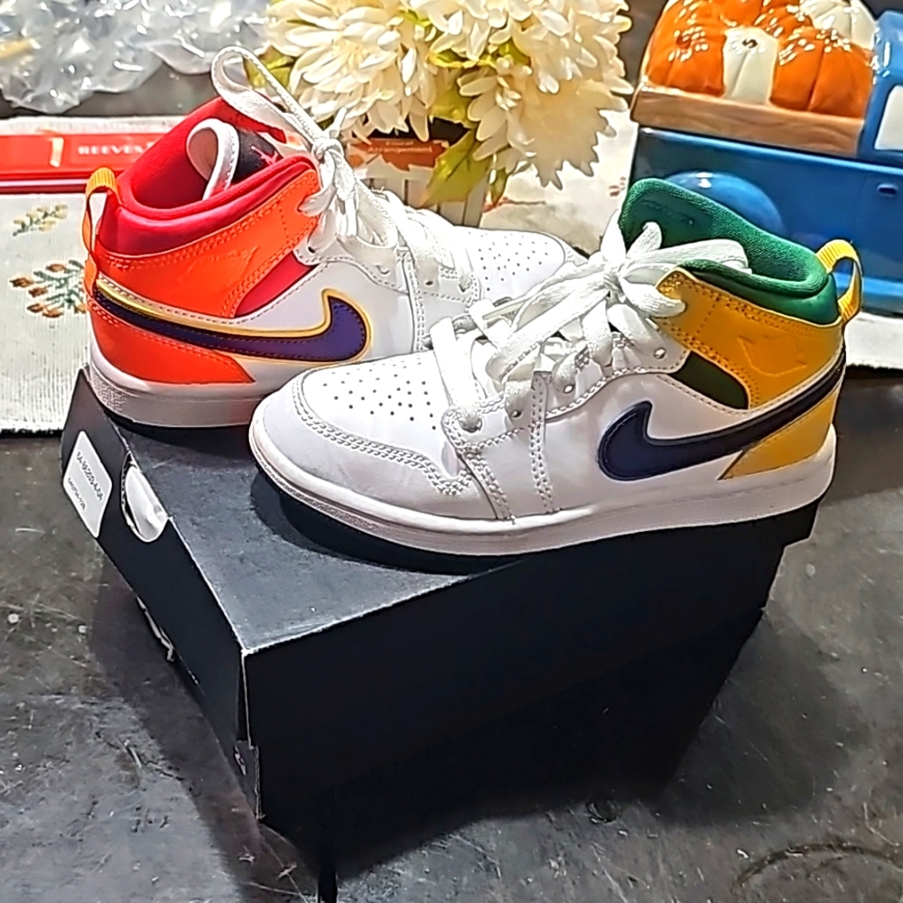 Kids Nike Jordan 1 mid sneakers 12c white Court purple teal